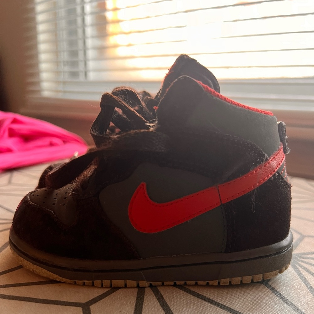 NIKE toddler size 6C